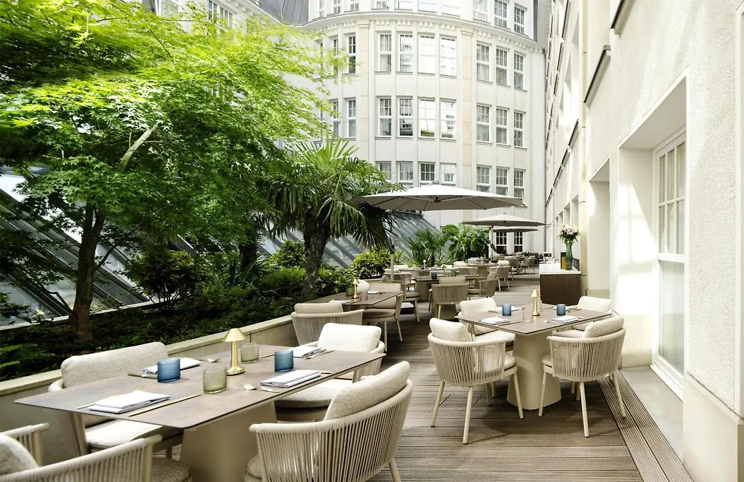 Conrad Hamburg-1